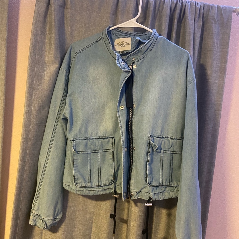 Medium/Light Blue